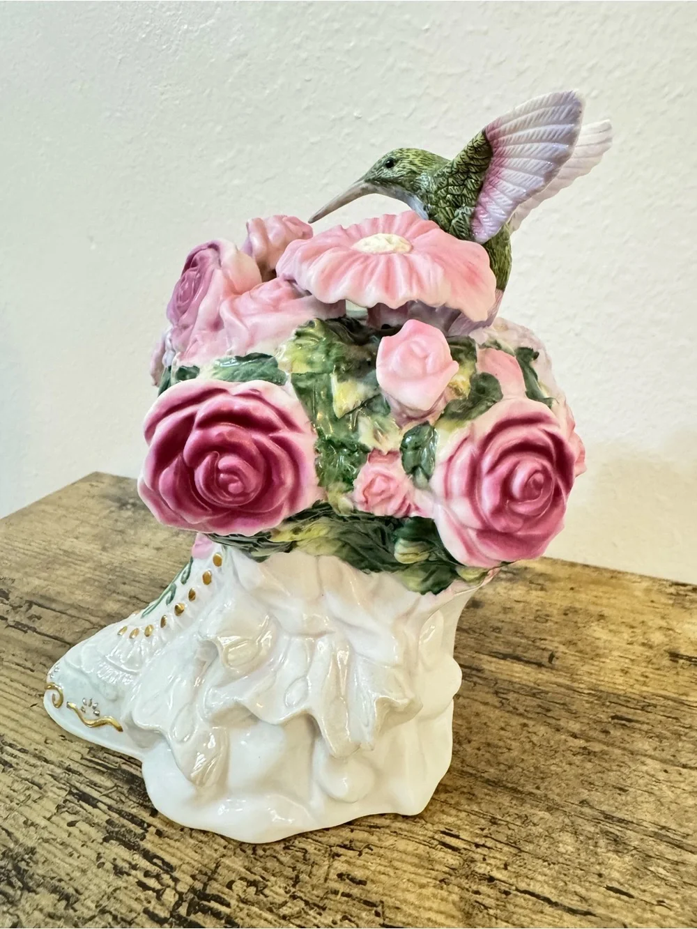 Carlton Card Musical Floral Boot With Hummingbird | Memory Music Box